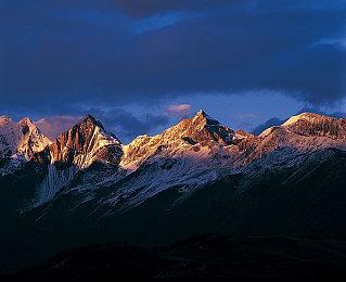 老树开新花 玩家自制《半条命》光追MOD演示视频